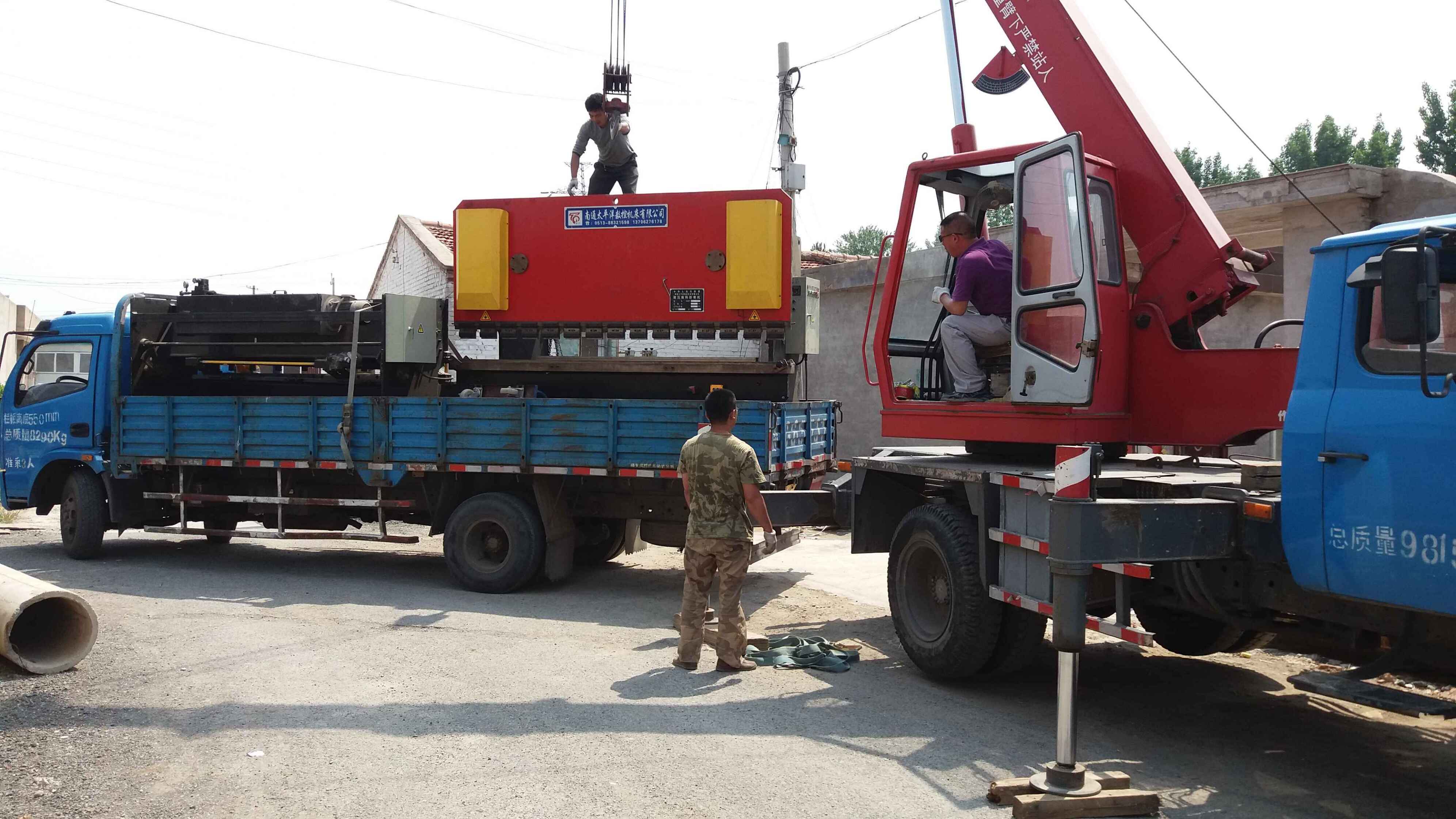 北京設(shè)備搬遷起重機吊裝成功案例