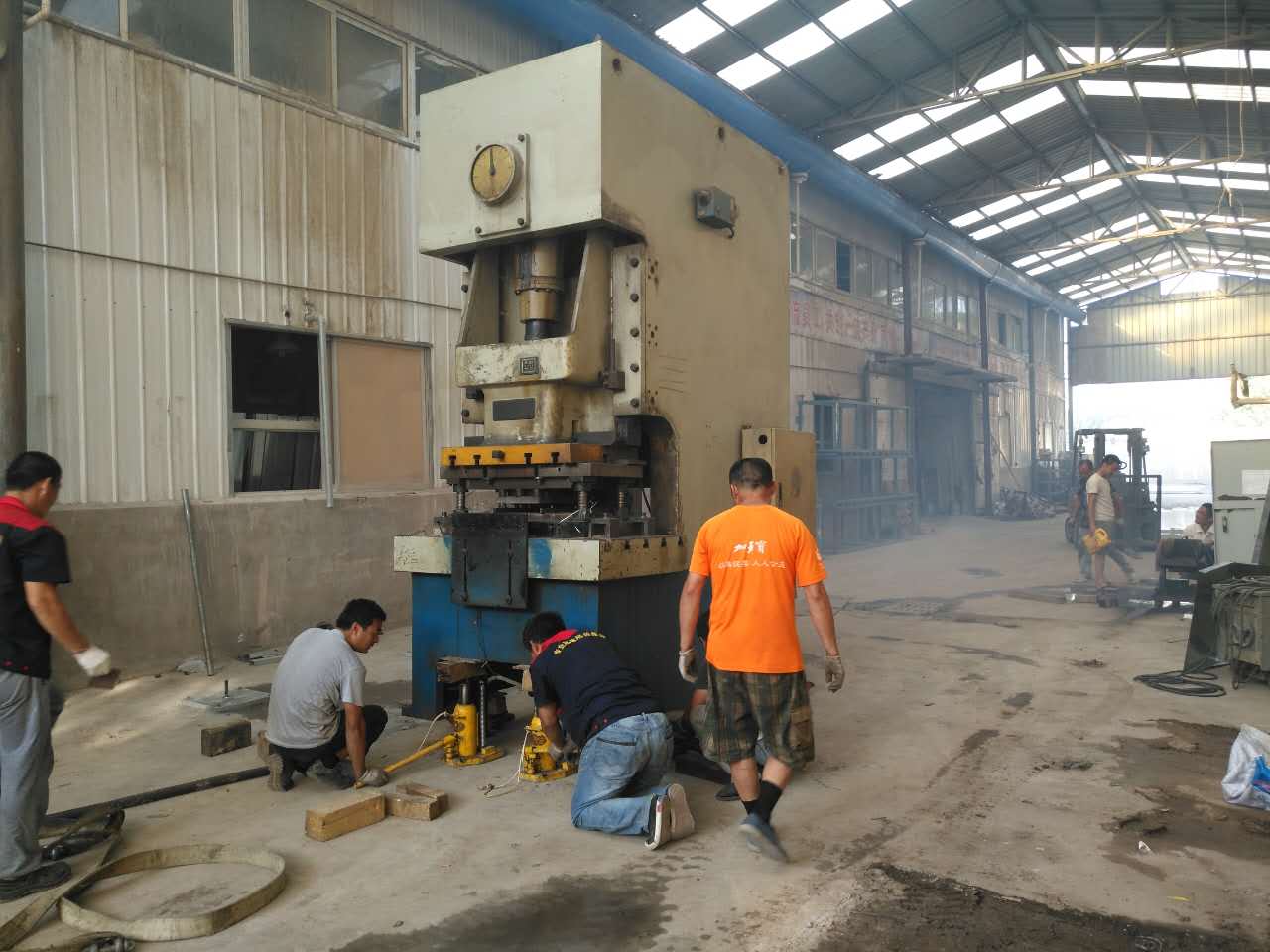 北京設備搬遷人工搬運案例